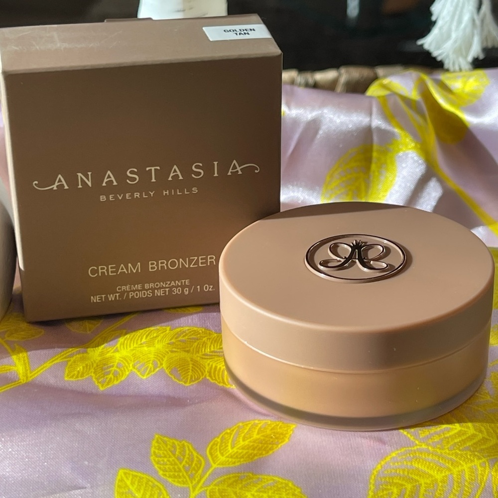 ANASTASIA BEVERLY HILLS Cream Bronzer In Golden Tan - Picture 4 of 10
